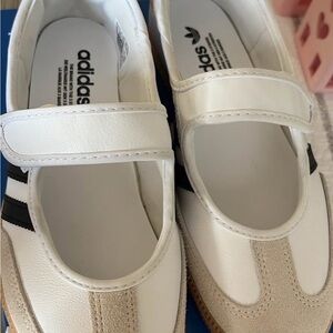 Adidas Kids White and Beige Sneakers